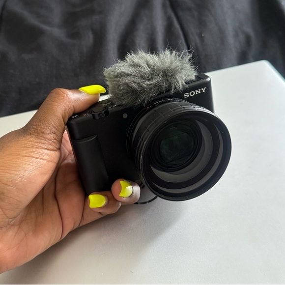 Sony ZV1 Camera - Picture 1 of 7